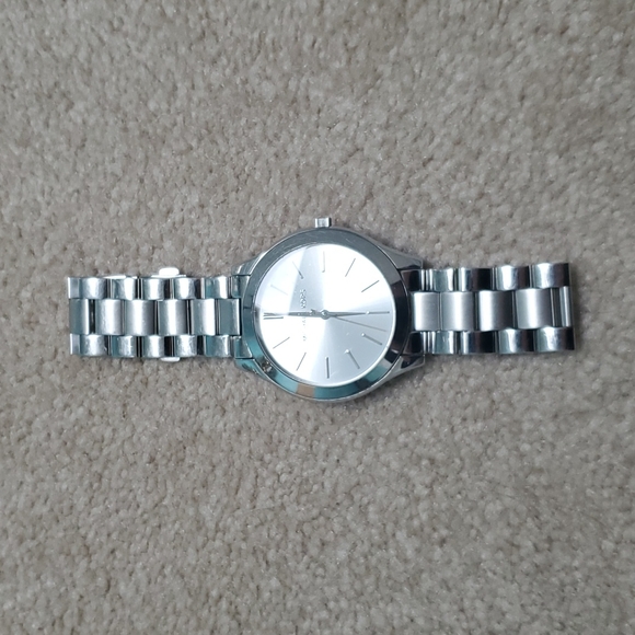 Michael Kors Watch Silver - Picture 3 of 4